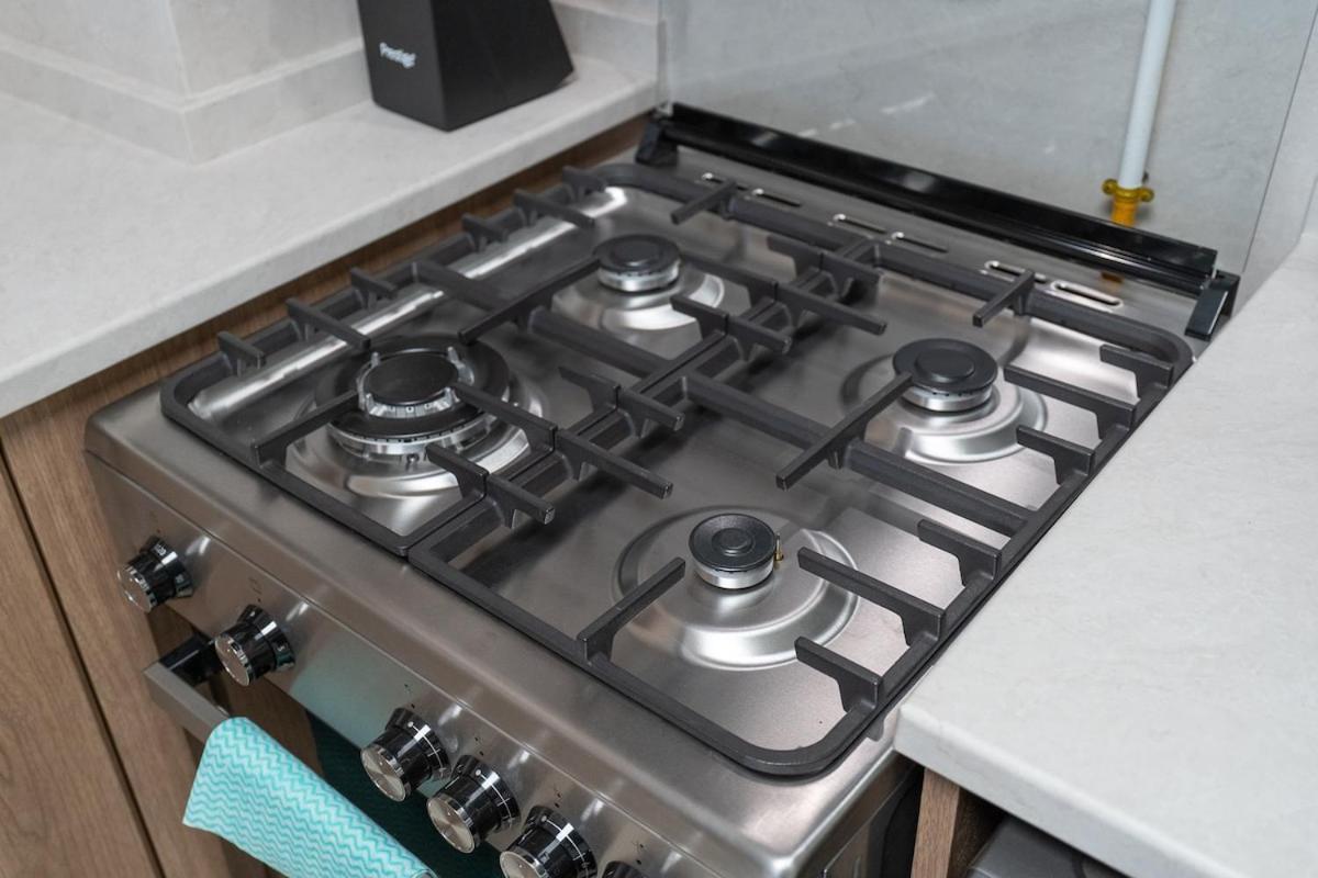 Fabulous Studio In Jvc With Fully Fitted Kitchen Appartement *