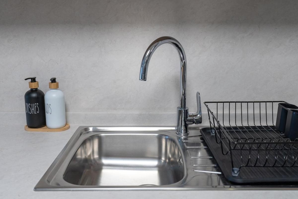 Fabulous Studio In Jvc With Fully Fitted Kitchen Appartement *