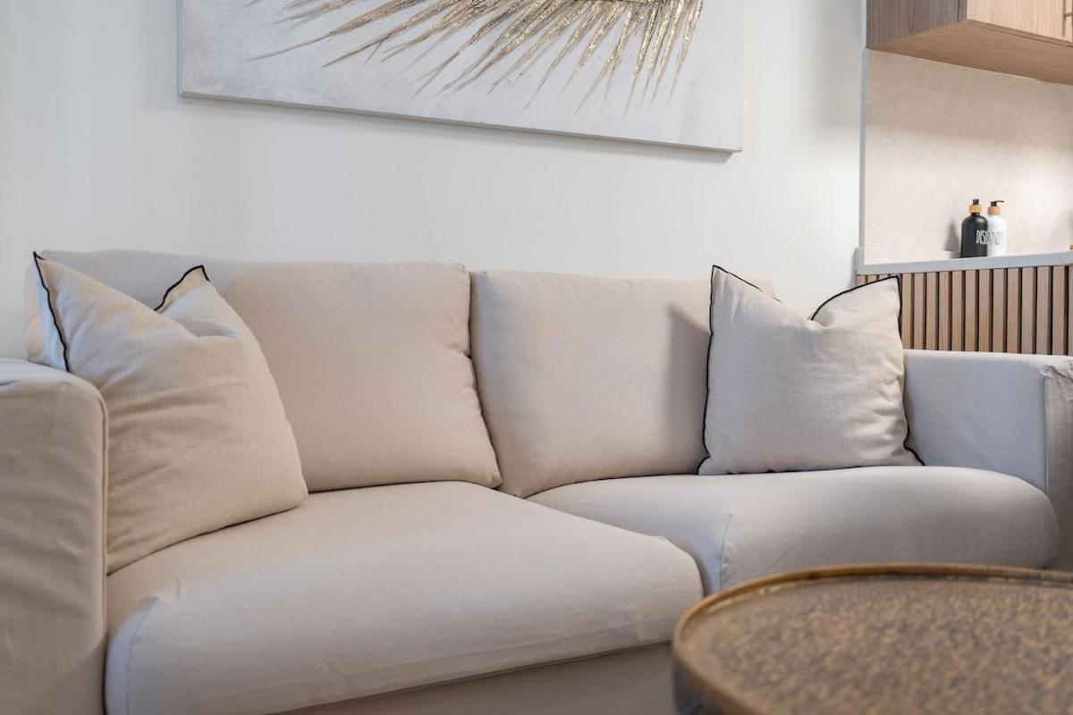 Fabulous Studio In Jvc With Fully Fitted Kitchen Appartement *