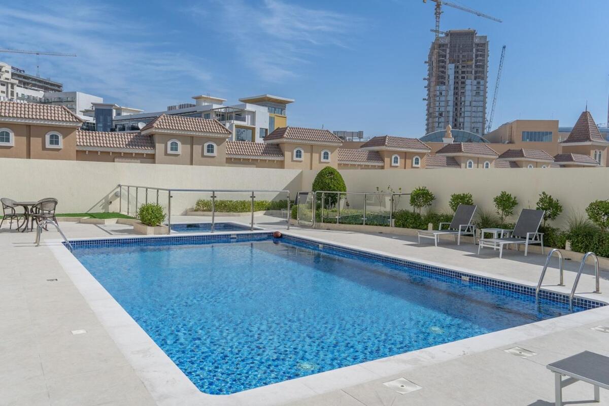 Fabulous Studio In Jvc With Fully Fitted Kitchen Appartement *